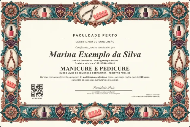 Modelo do certificado do curso de Manicure e Pedicure: registro público e QR de verificação — exemplo com dados fictícios.