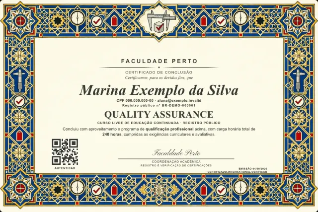 Modelo do certificado do curso de Quality Assurance: registro público e QR de verificação — exemplo com dados fictícios.